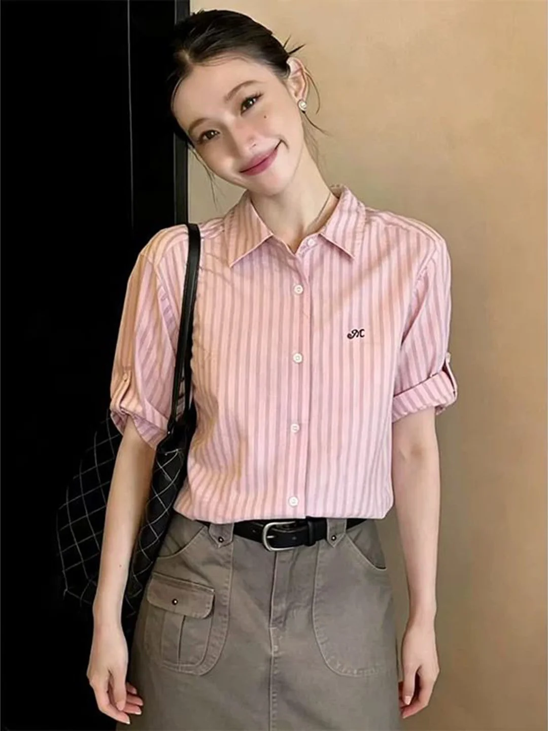 Retro Korean Style Women's Shirt Pink Stripes Loose Fit Lightweight Short Sleeve Casual Versatile Top Breathable Cotton
Retro Korean Style Women's Shirt Pink Stripes Loose Fit Lightweight Short Sleeve Casual Versatile Top Breathable Cotton