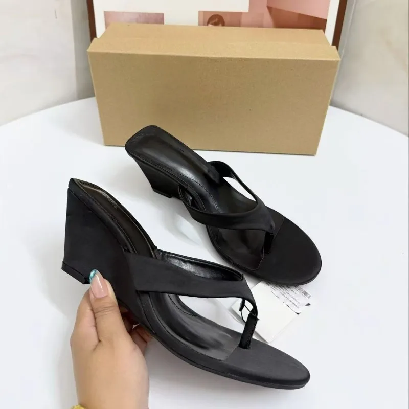Women Slippers Summer Pinch Toe Cool Slipper Fashion Wedge Heel Muller Slides French Style Temperament Lady Flip-flops Sandalias
Women Slippers Summer Pinch Toe Cool Slipper Fashion Wedge Heel Muller Slides French Style Temperament Lady Flip-flops Sandalias