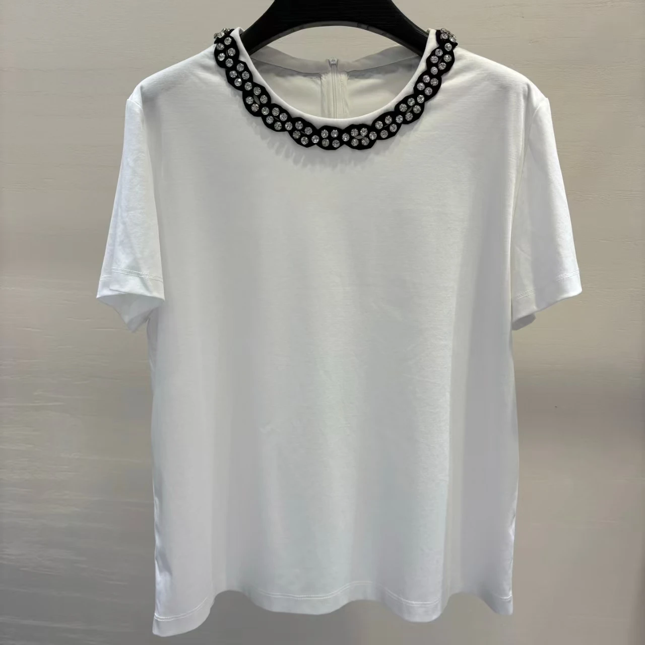 2025 New Arrival Vintage Style Hollow Out Knit Top - Elegant, Sweet & Cool Luxury Design for Women
2025 New Arrival Vintage Style Hollow Out Knit Top - Elegant, Sweet & Cool Luxury Design for Women