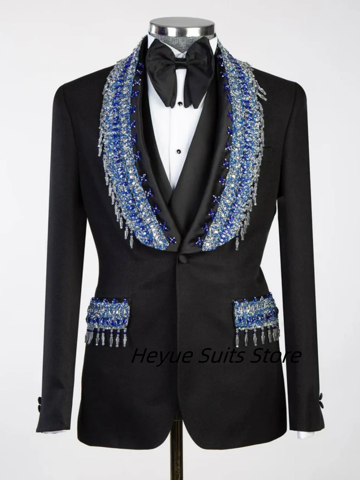 Vintage Shiny Rhinestone Men Suits Slim Fit Lapel Customized Groom Tuxedos 3 Pieces Sets Male Blazers Fashion Costumes Homme
Vintage Shiny Rhinestone Men Suits Slim Fit Lapel Customized Groom Tuxedos 3 Pieces Sets Male Blazers Fashion Costumes Homme