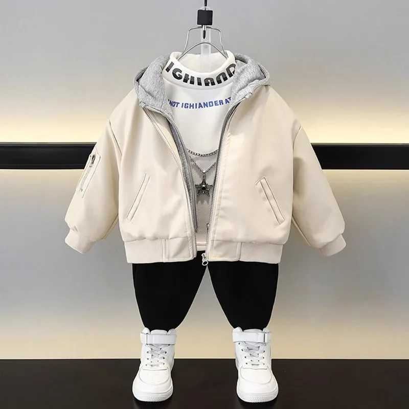 Утепленная кожаная куртка для мальчиков, осенне-зимняя, новая модная одежда для малышей, детская утепленная куртка с эффектом двухслойности из хлопка
Утепленная кожаная куртка для мальчиков, осенне-зимняя, новая модная одежда для малышей, детская утепленная куртка с эффектом двухслойности из хлопка