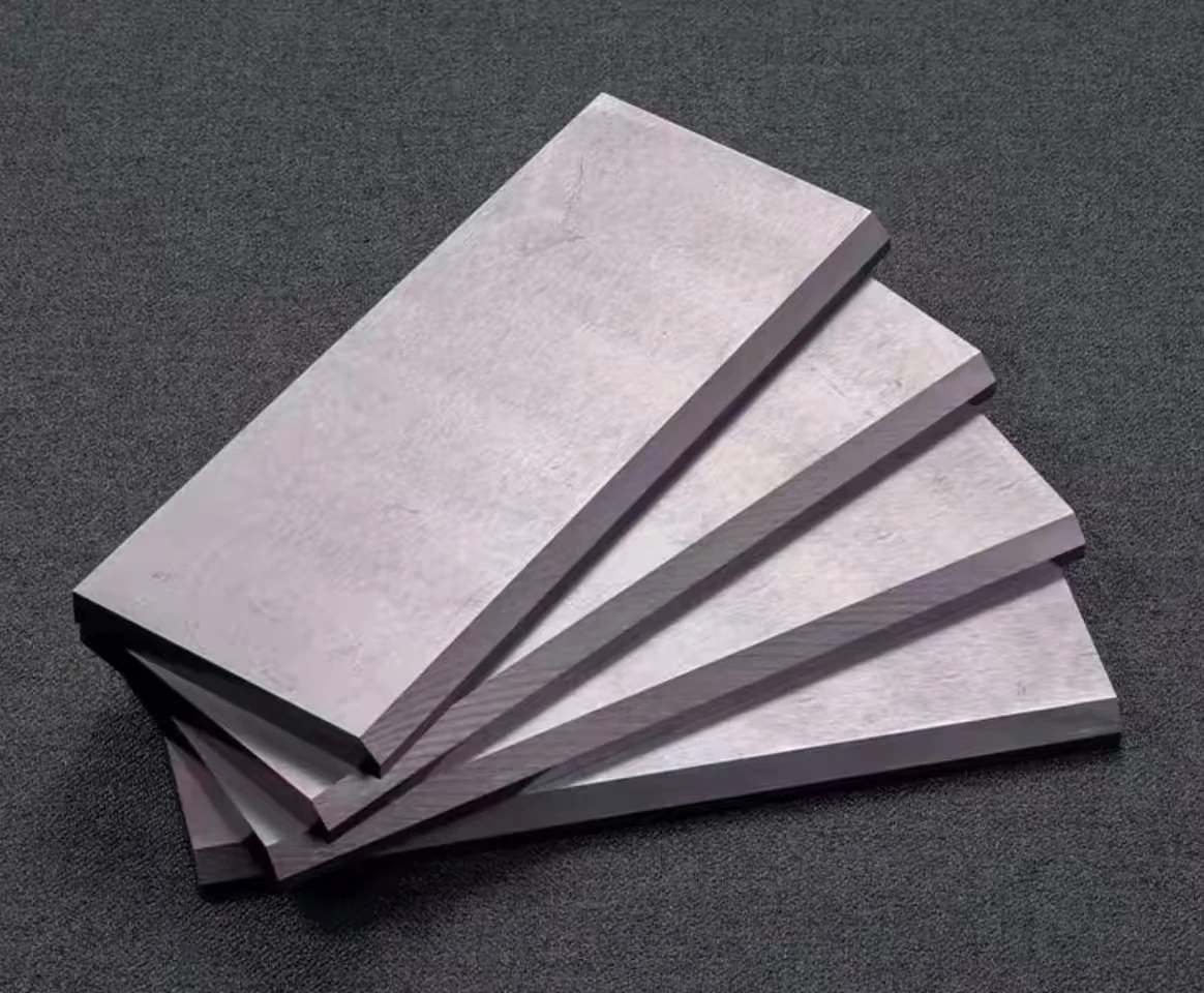 Carbon Leaf 132 x 35 x 5mm for vacuum pumps
Carbon Leaf 132 x 35 x 5mm for vacuum pumps