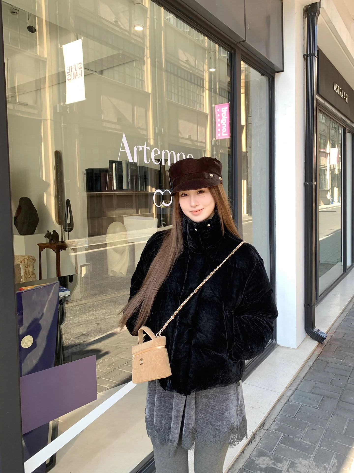 SSONG Vintage Velvet down Jacket Women's Winter Loose Short Black Stand Collar Warm Outerwear Fashion Ladies' Coat
SSONG Vintage Velvet down Jacket Women's Winter Loose Short Black Stand Collar Warm Outerwear Fashion Ladies' Coat