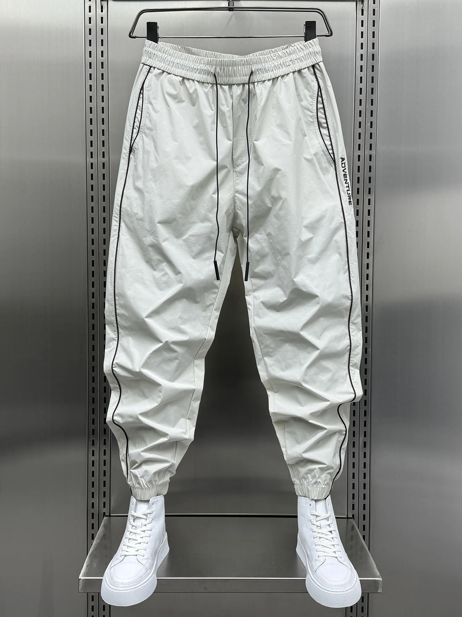 Мужские летние дышащие повседневные брюки свободного кроя, тонкие, быстросохнущие, длинные, спортивные брюки-харланы для активного отдыха, молодежные
Мужские летние дышащие повседневные брюки свободного кроя, тонкие, быстросохнущие, длинные, спортивные брюки-харланы для активного отдыха, молодежные