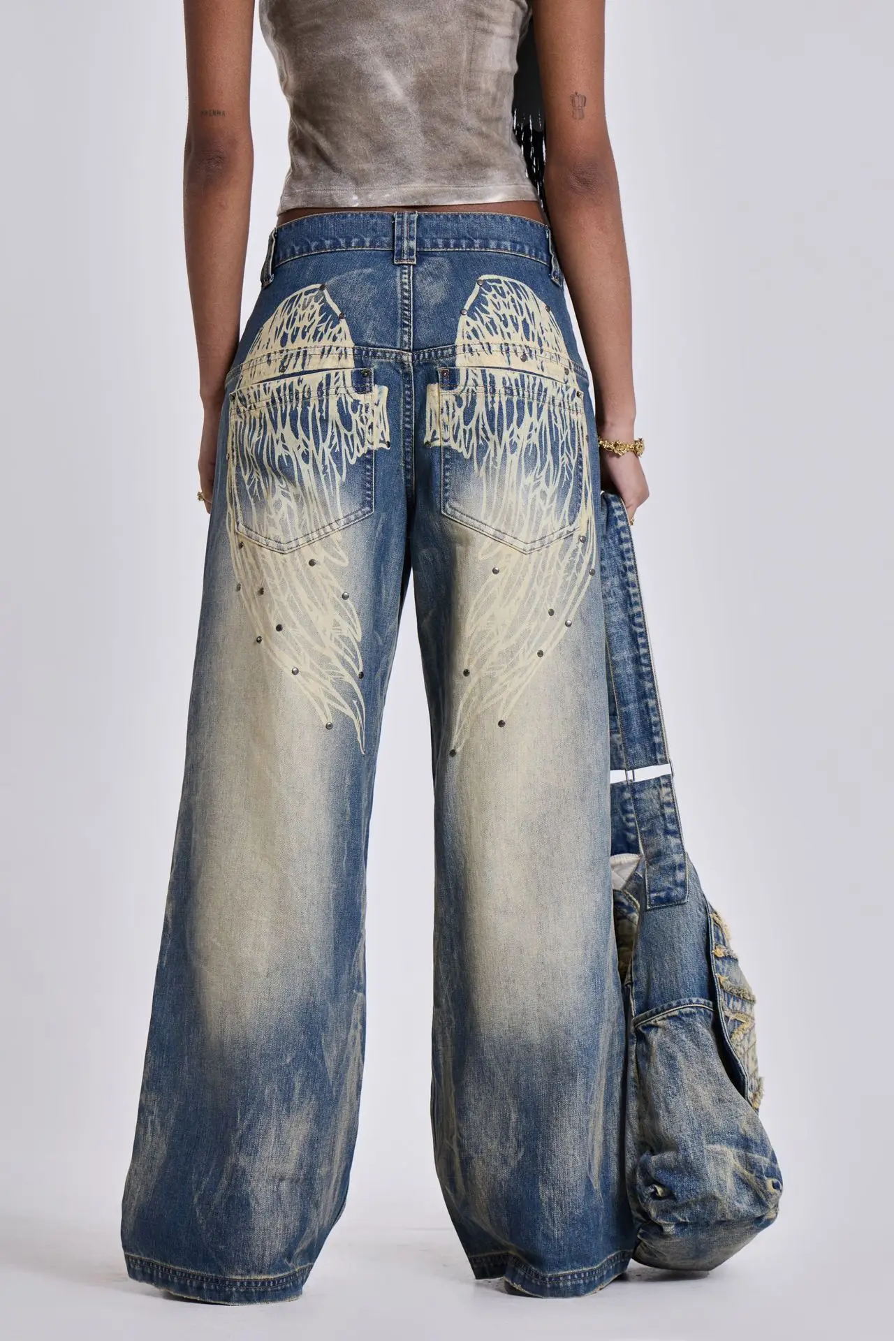 Vintage High Waist Distressed Washed Wide Leg Jeans with Gradient Wing Print Retro American Loose Fit Denim Pants for Women Men
Vintage High Waist Distressed Washed Wide Leg Jeans with Gradient Wing Print Retro American Loose Fit Denim Pants for Women Men