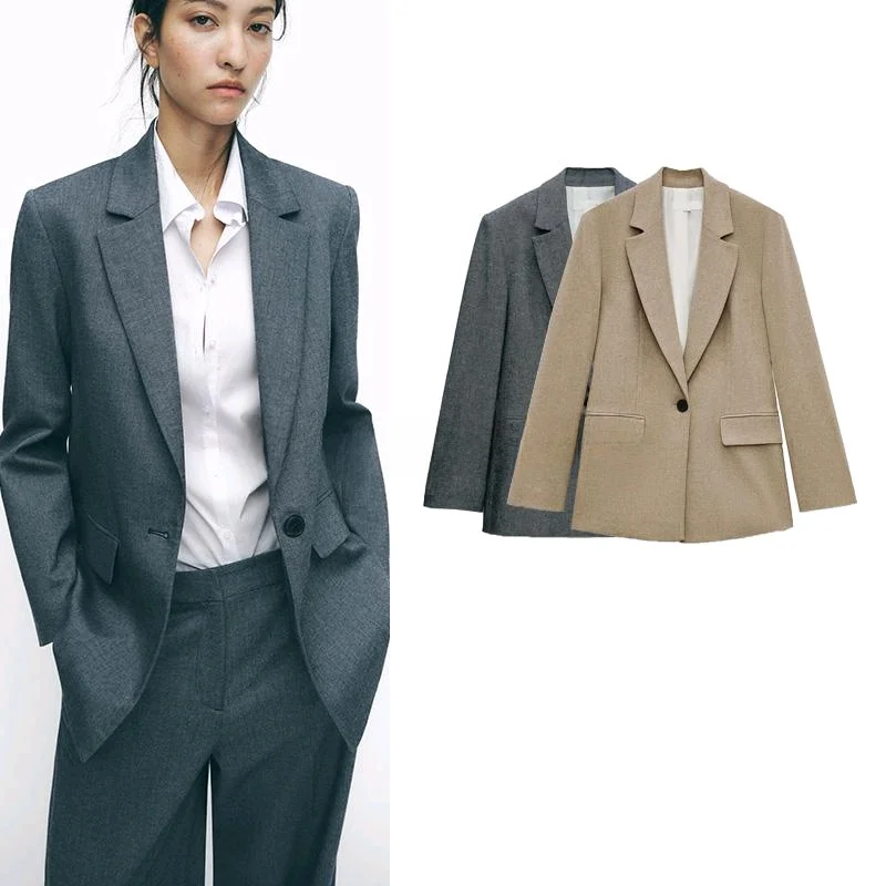 Новинка весенней коллекции: Женский деловой пиджак с подплечниками, прямым кроем, длинными рукавами и классическим воротником-стойкой.
Новинка весенней коллекции: Женский деловой пиджак с подплечниками, прямым кроем, длинными рукавами и классическим воротником-стойкой.