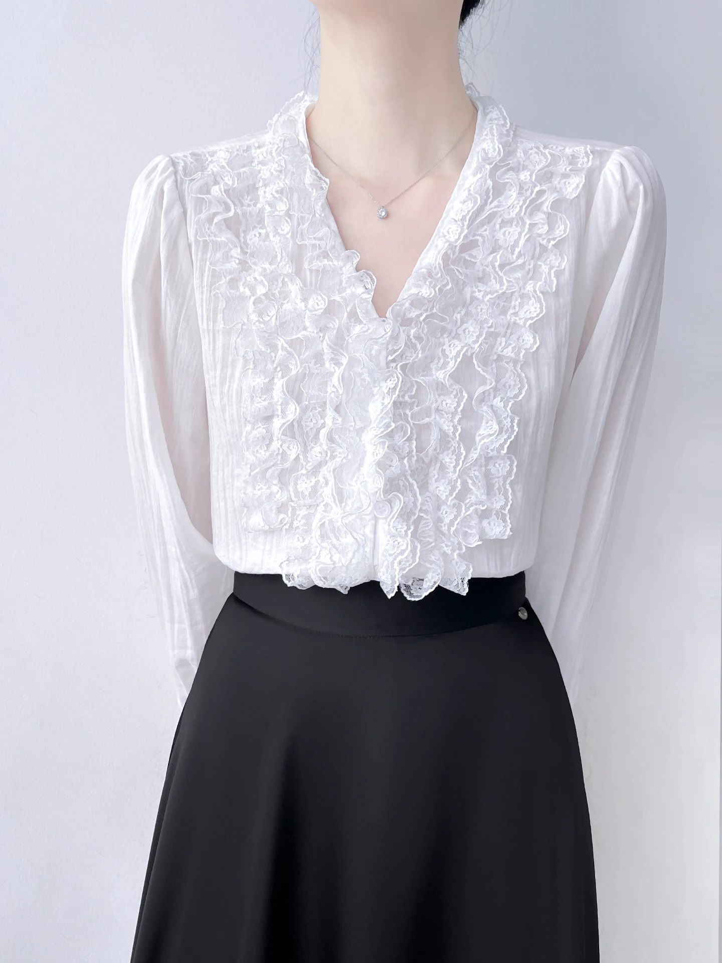 Romantic Lace Trim White Shirt Women's Long Sleeve V-Neck Bubble Sleeve Chiffon Top Korean Style Loose Fit French Style Shirt
Romantic Lace Trim White Shirt Women's Long Sleeve V-Neck Bubble Sleeve Chiffon Top Korean Style Loose Fit French Style Shirt