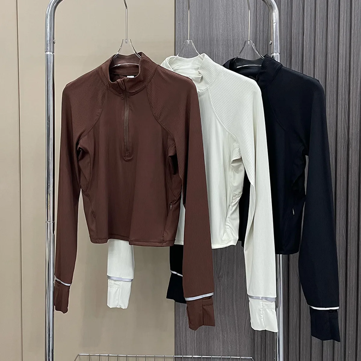 Autumn and winter semi-zipper round neck thread long sleeve women's yoga suit base shirt stretch tight soft fitness sports top
Autumn and winter semi-zipper round neck thread long sleeve women's yoga suit base shirt stretch tight soft fitness sports top
