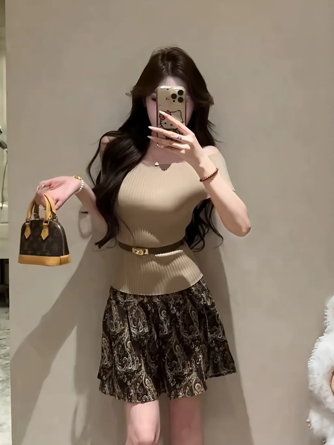 Women's Knitted Crop Top And Printed Skirt Two-Piece Set Summer Casual Fashion Waist-Cinched A-Line Skirt Lightweight
Women's Knitted Crop Top And Printed Skirt Two-Piece Set Summer Casual Fashion Waist-Cinched A-Line Skirt Lightweight