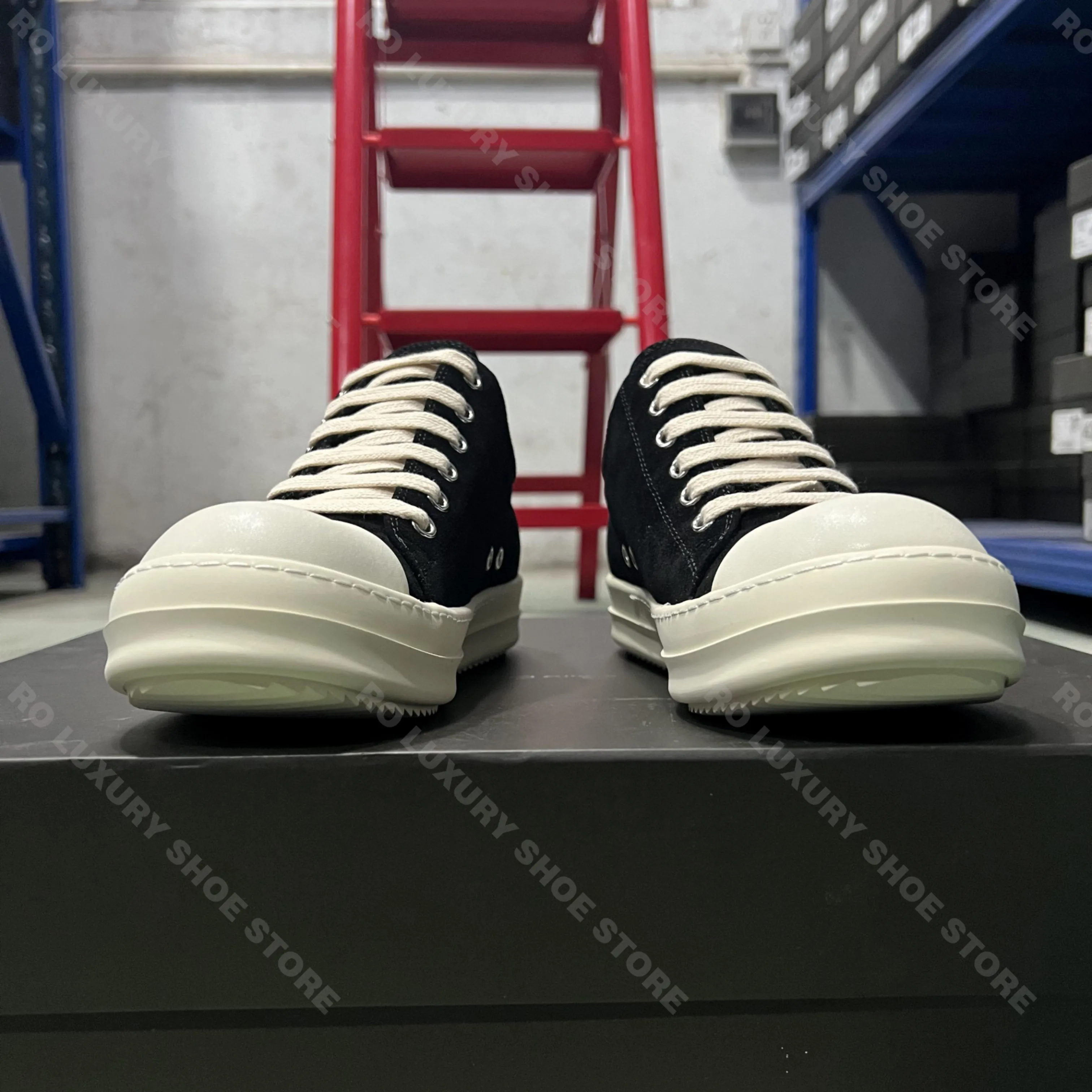 Брендовая повседневная мужская обувь, низкие женские кроссовки, черные замшевые кроссовки в стиле панк, готика, роскошная новая трендовая обувь, туфли на плоской подошве на толстой подошве
Брендовая повседневная мужская обувь, низкие женские кроссовки, черные замшевые кроссовки в стиле панк, готика, роскошная новая трендовая обувь, туфли на плоской подошве на толстой подошве