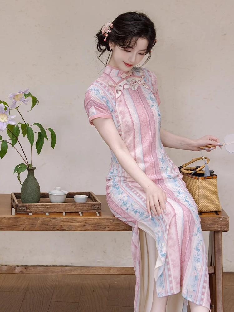Chuan Dai iguang Huajian Dao Double Color Modified Striped Print Revival Feeling Midi Qipao National Sle Dr
Chuan Dai iguang Huajian Dao Double Color Modified Striped Print Revival Feeling Midi Qipao National Sle Dr