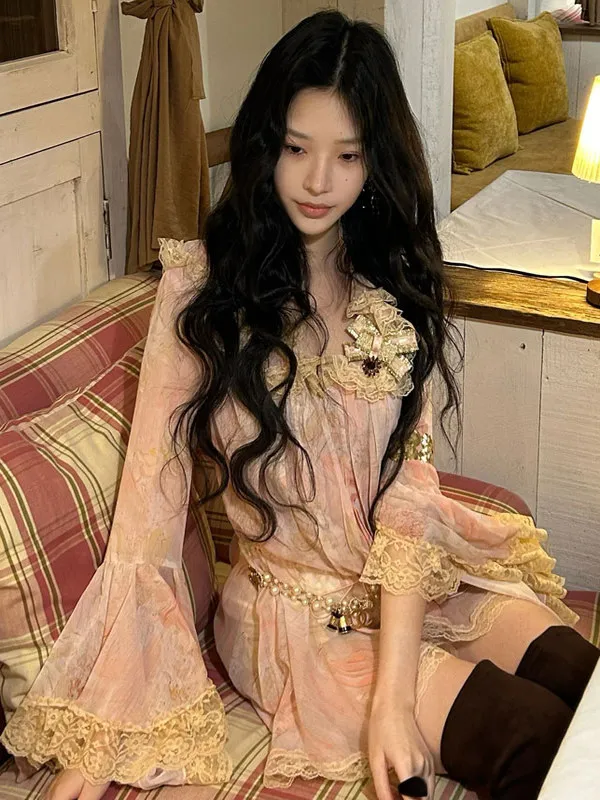 Retro Unique V-ne Waist-cinched Chiffon irt Ele Design Spring Summer Top Women's Faion Gentle Sle Long Sve
Retro Unique V-ne Waist-cinched Chiffon irt Ele Design Spring Summer Top Women's Faion Gentle Sle Long Sve