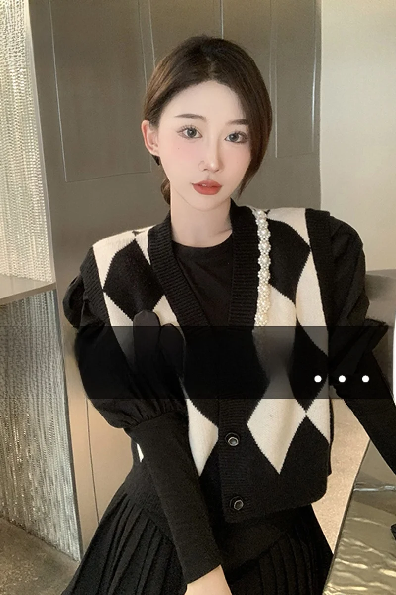 Loose Women's Knitted Vest Top V-Ne Autumn Spring Outerwear Faionable Korean Sle Casual Comfortable Color Jaet
Loose Women's Knitted Vest Top V-Ne Autumn Spring Outerwear Faionable Korean Sle Casual Comfortable Color Jaet