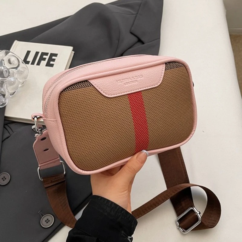 2025 popular versatile camera bag, contrasting color small square bag, fashionable women's bag, wide shoulder strap, single shou
2025 popular versatile camera bag, contrasting color small square bag, fashionable women's bag, wide shoulder strap, single shou