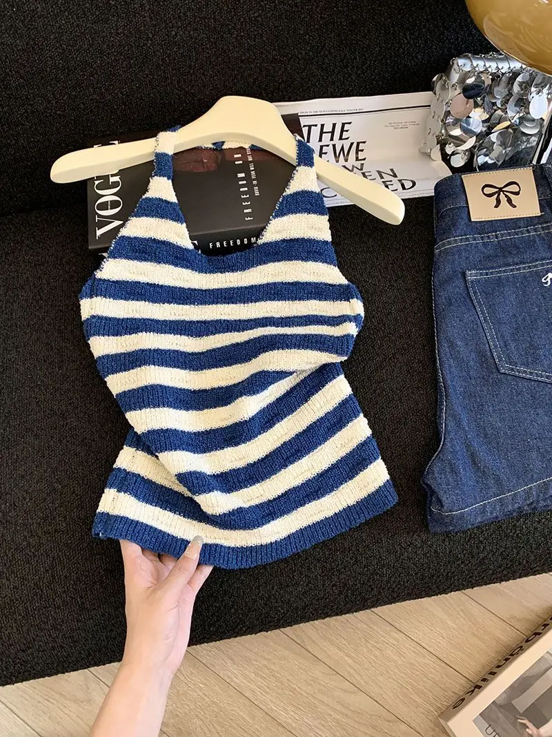 Women's Summer New Halter Vest with Backless Style Sweet Fashionable Halter Neck Top
Women's Summer New Halter Vest with Backless Style Sweet Fashionable Halter Neck Top