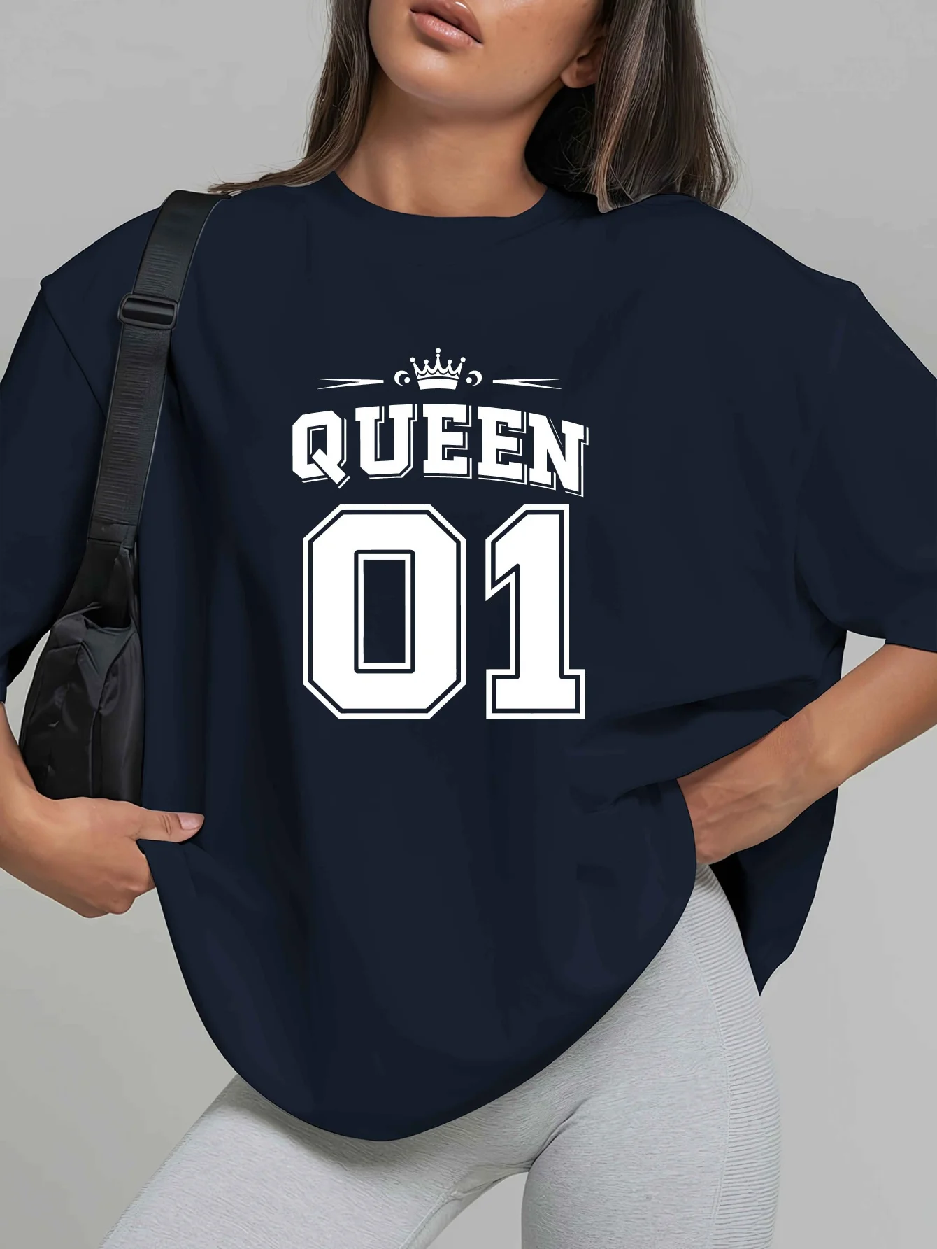 Плюс размер Queen 01, футболки с узором и принтом для женщин, летние модные высококачественные повседневные спортивные толстовки с круглым вырезом и длинными рукавами
Плюс размер Queen 01, футболки с узором и принтом для женщин, летние модные высококачественные повседневные спортивные толстовки с круглым вырезом и длинными рукавами