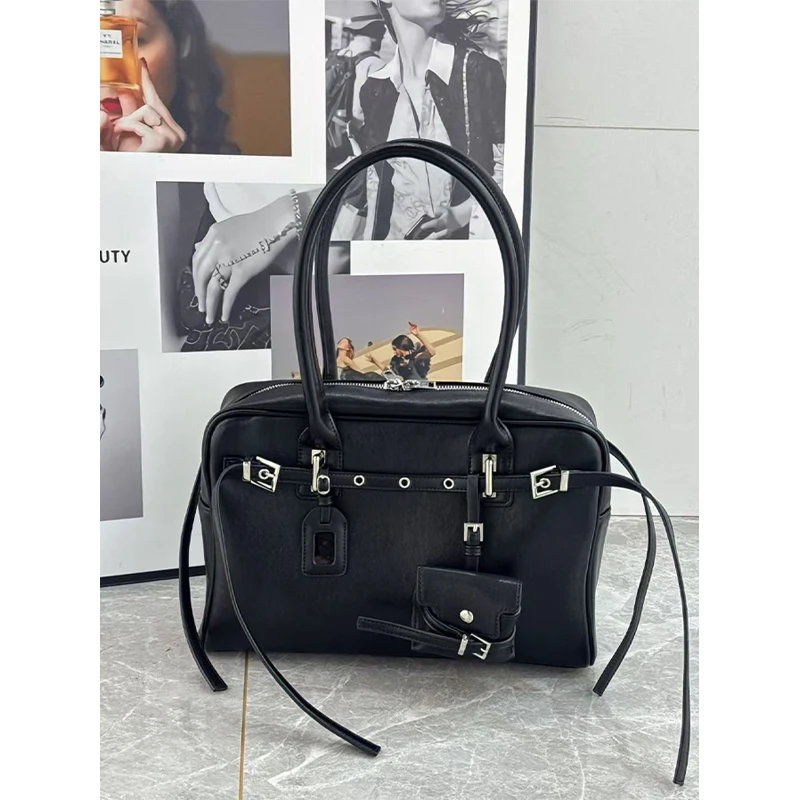 Модная сумка с заклепками и пряжкой на ремне, новая японская сумка большой вместимости, универсальная маленькая сумка, очаровательная сумка на плечо, высококачественные женские сумки
Модная сумка с заклепками и пряжкой на ремне, новая японская сумка большой вместимости, универсальная маленькая сумка, очаровательная сумка на плечо, высококачественные женские сумки