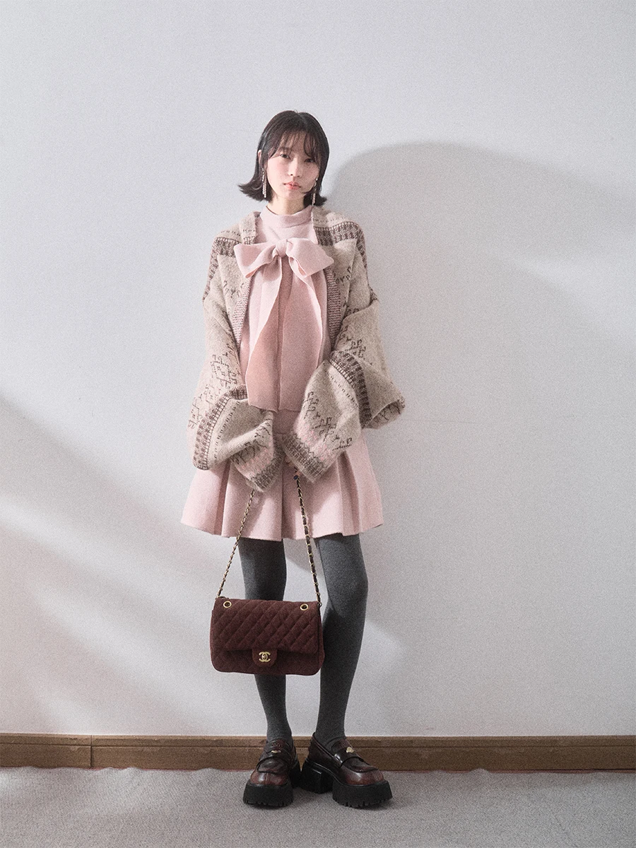 Вязаный кардиган Liparpa Cherry Blossom Totem, длинный, свободный крой, повседневный, из полиэфирного волокна, с анималистическим принтом
Вязаный кардиган Liparpa Cherry Blossom Totem, длинный, свободный крой, повседневный, из полиэфирного волокна, с анималистическим принтом