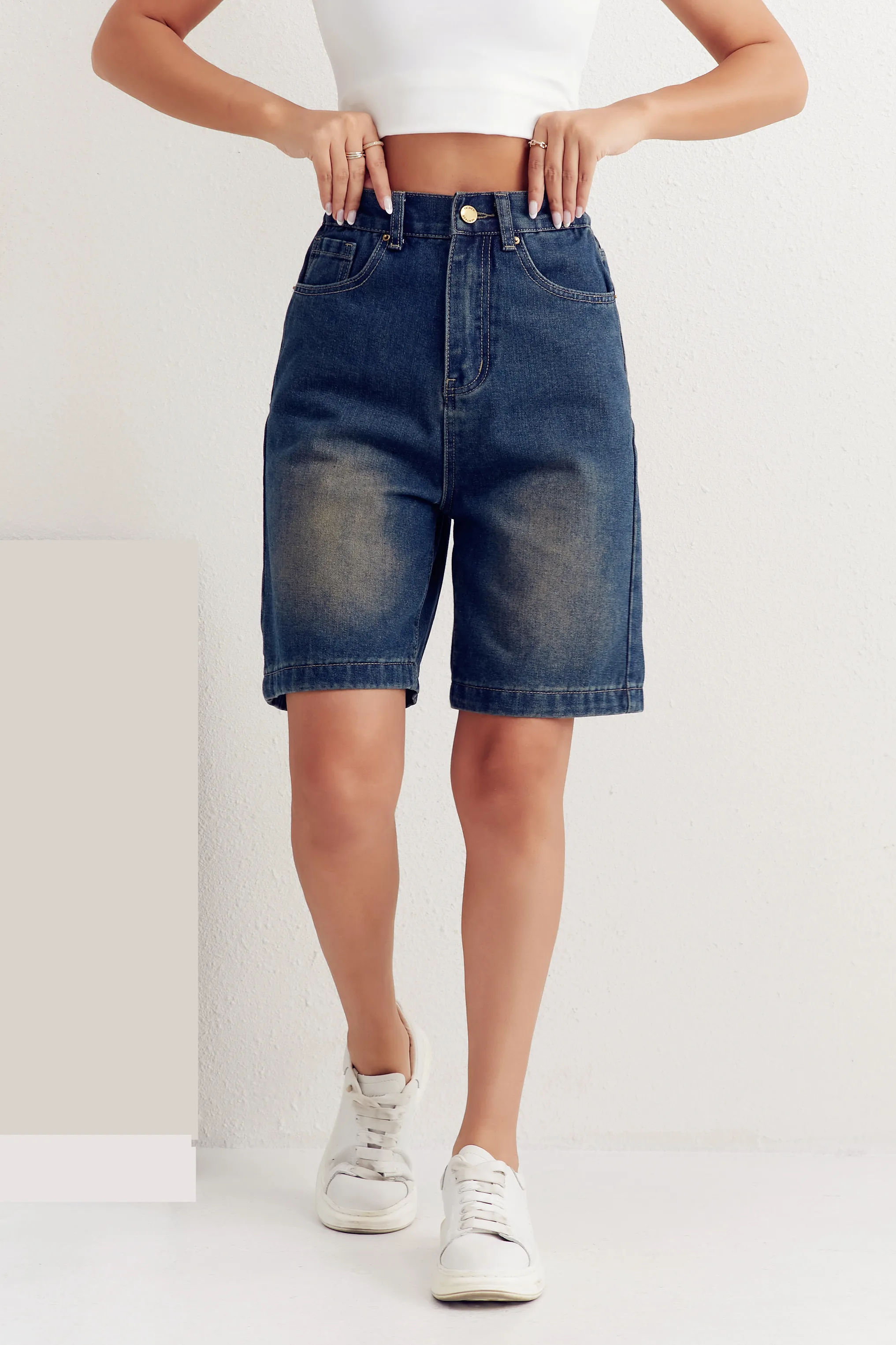 European and American Retro Nostalgic Loose Casual Wide-leg Denim Shorts Women
European and American Retro Nostalgic Loose Casual Wide-leg Denim Shorts Women