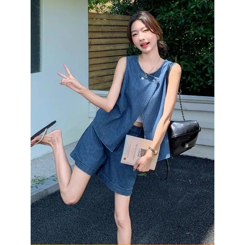 Women Casual Denim Two Piece Outfit Sleeveless Irregular Vest High Waist Shorts Summer Suit
Women Casual Denim Two Piece Outfit Sleeveless Irregular Vest High Waist Shorts Summer Suit