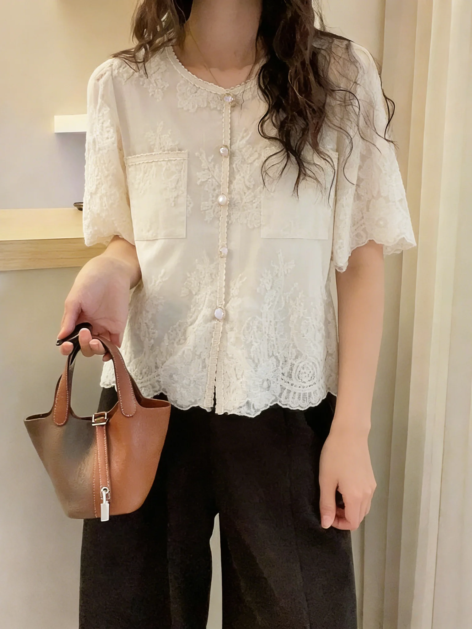 Lace Embroidery Short Sleeve Women's Shirt Korean Style Loose Fit Summer New Arrival plus Size Cute Top Commute Fashion
Lace Embroidery Short Sleeve Women's Shirt Korean Style Loose Fit Summer New Arrival plus Size Cute Top Commute Fashion