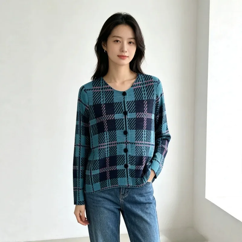 Miyake Plaid Striped Blouse Women 2026 Summer New Buttoned Pleats Cardigan Retro Commuter Slim Fit Versatile Long Sleeve Top
Miyake Plaid Striped Blouse Women 2026 Summer New Buttoned Pleats Cardigan Retro Commuter Slim Fit Versatile Long Sleeve Top