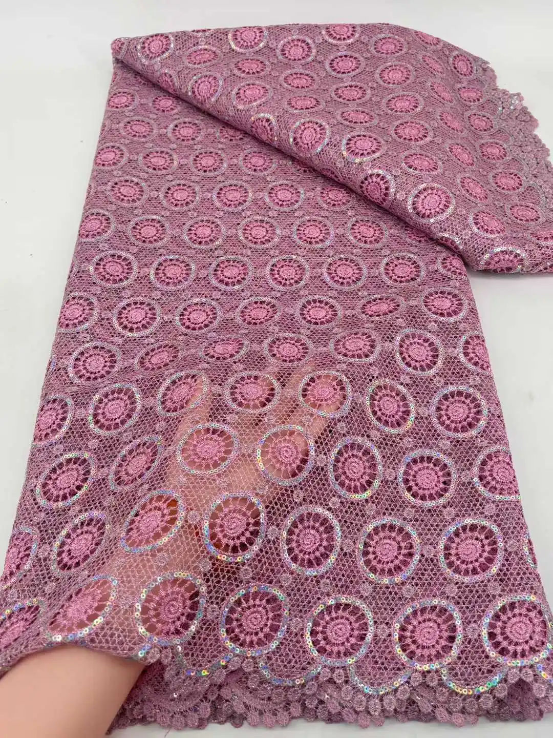 French Mesh Milk Silk Lace Fabric African Sequins Cord Lace Fabric 2025 5 Yards for Nigeria Bridal Wedding Party Dresses Women
French Mesh Milk Silk Lace Fabric African Sequins Cord Lace Fabric 2025 5 Yards for Nigeria Bridal Wedding Party Dresses Women