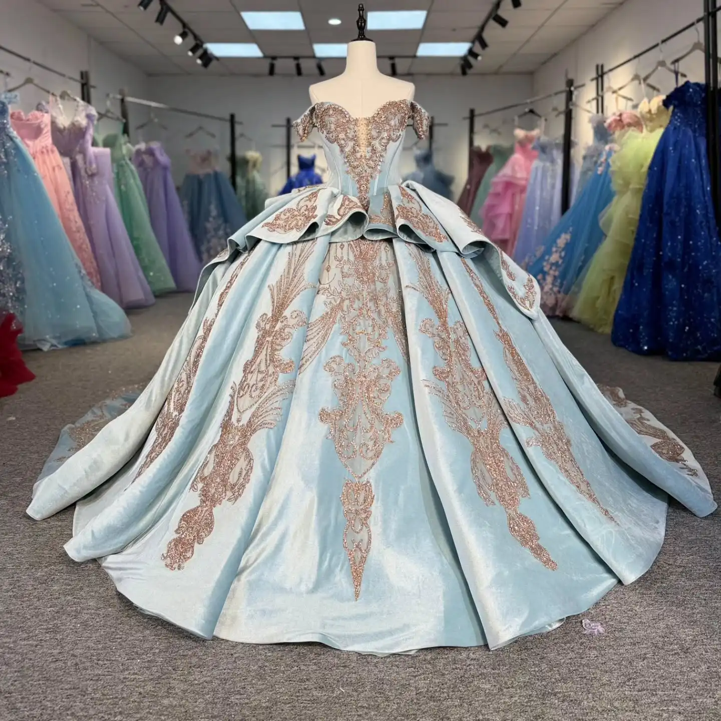 Sky Blue Shiny Quinceanera Dresses Off The Shoulder Sequin Applique Lace Beading Crystal Bow Party Birthday Sweet 16 Dress Vesti
Sky Blue Shiny Quinceanera Dresses Off The Shoulder Sequin Applique Lace Beading Crystal Bow Party Birthday Sweet 16 Dress Vesti