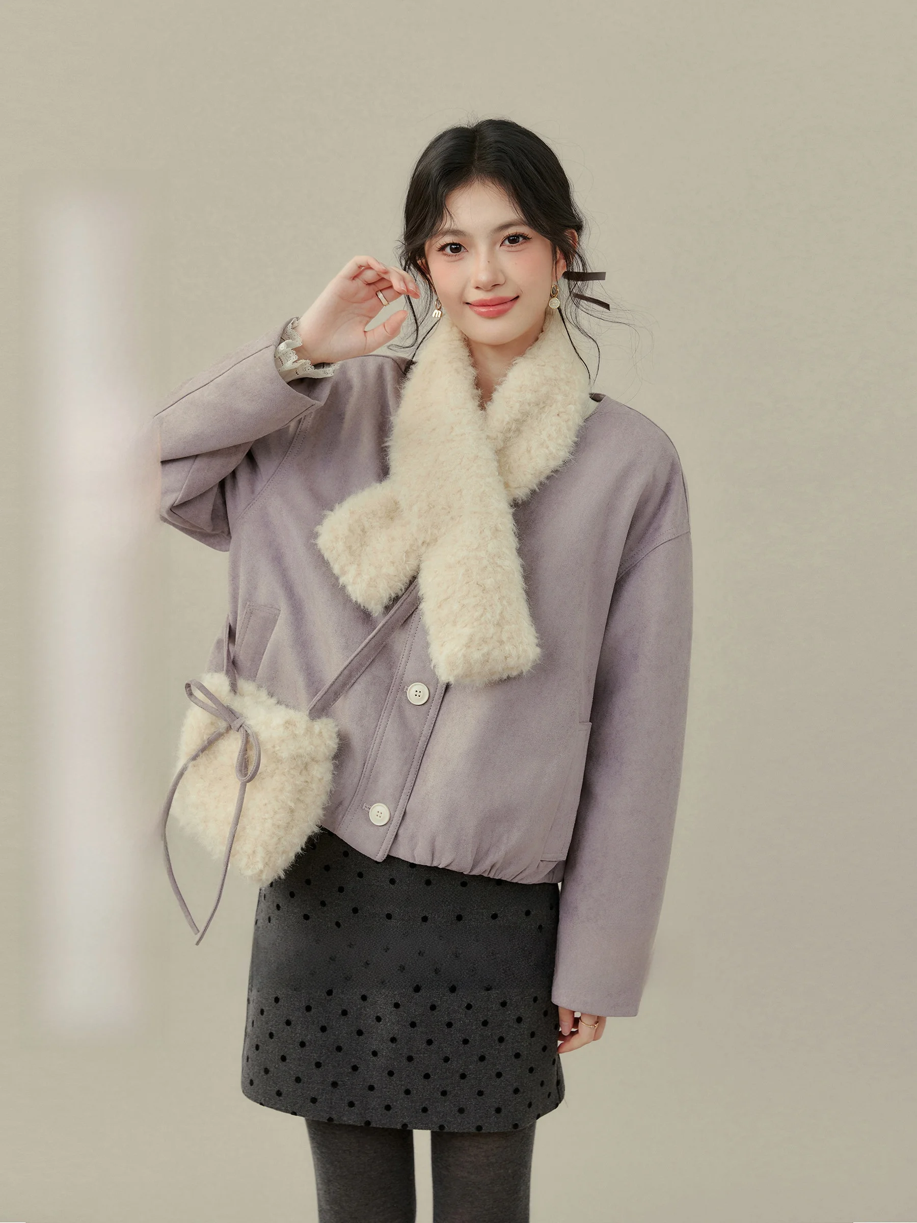 Фиолетовое пушистое короткое пальто для полных женщин, зимнее, класса люкс, с воротником-стойкой, из других тканей, 100% длинный рукав
Фиолетовое пушистое короткое пальто для полных женщин, зимнее, класса люкс, с воротником-стойкой, из других тканей, 100% длинный рукав