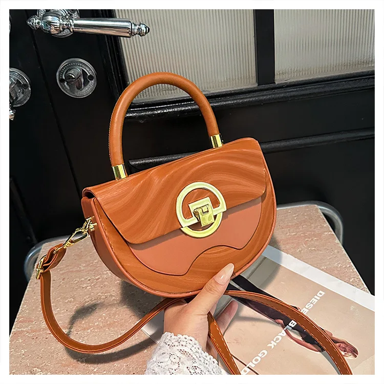  Женская сумка-коробка 2025 года — через плечо/плечо/ручная форма седла, многосторонняя, модная и универсальная, идеально подходит для ежедневного использования
Женская сумка-коробка 2025 года — через плечо/плечо/ручная форма седла, многосторонняя, модная и универсальная, идеально подходит для ежедневного использования 