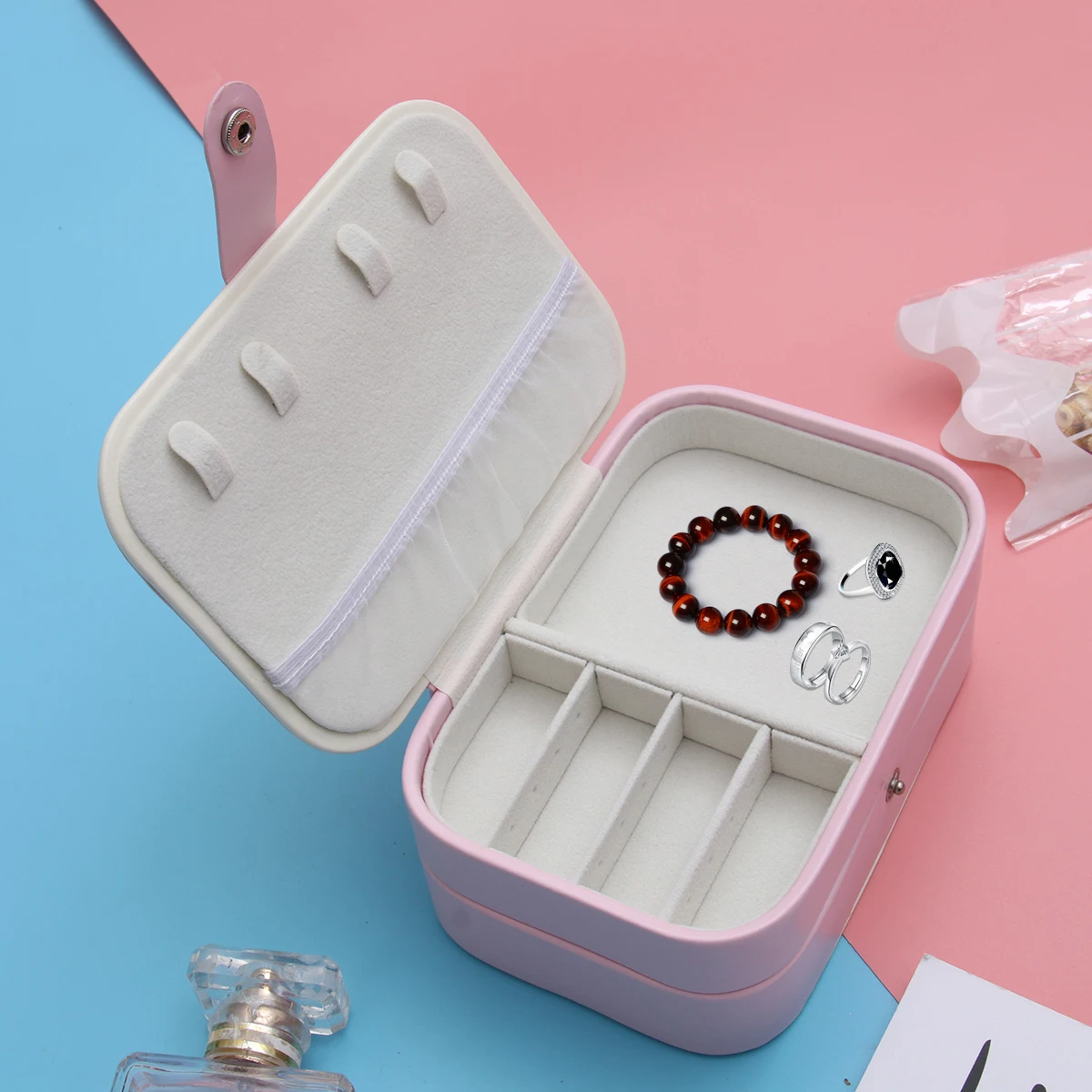 Jewelry Box Small Travel Case 1 Layer Necklace Earring Ring Organizer Portable Mini PU Storage Container for Women Retro Style
Jewelry Box Small Travel Case 1 Layer Necklace Earring Ring Organizer Portable Mini PU Storage Container for Women Retro Style