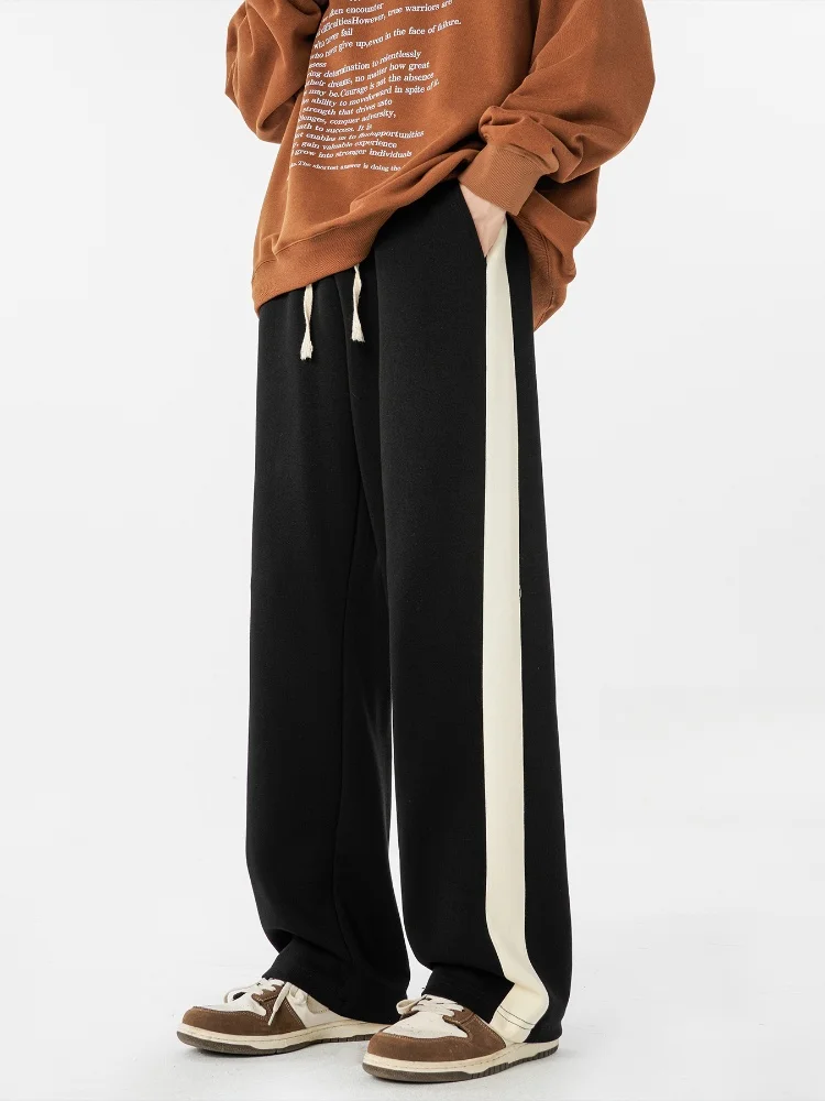 Мужские спортивные брюки весна-осень в американском уличном стиле, свободные, струящиеся, широкие, из плотной ткани, с полосатыми вставками
Мужские спортивные брюки весна-осень в американском уличном стиле, свободные, струящиеся, широкие, из плотной ткани, с полосатыми вставками