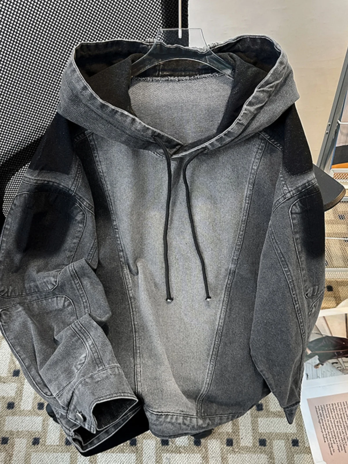 Ретро-американская джинсовая толстовка с эффектом потертости, повседневная, весенняя, в стиле High Street, универсальная свободная верхняя одежда, куртка
Ретро-американская джинсовая толстовка с эффектом потертости, повседневная, весенняя, в стиле High Street, универсальная свободная верхняя одежда, куртка