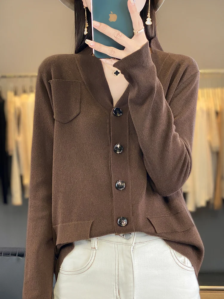 New Wool V-neck Knitted Jacket Fashionable Pocket Splicing Cardigan Women's Versatile Top Comfortable Women's Top
New Wool V-neck Knitted Jacket Fashionable Pocket Splicing Cardigan Women's Versatile Top Comfortable Women's Top