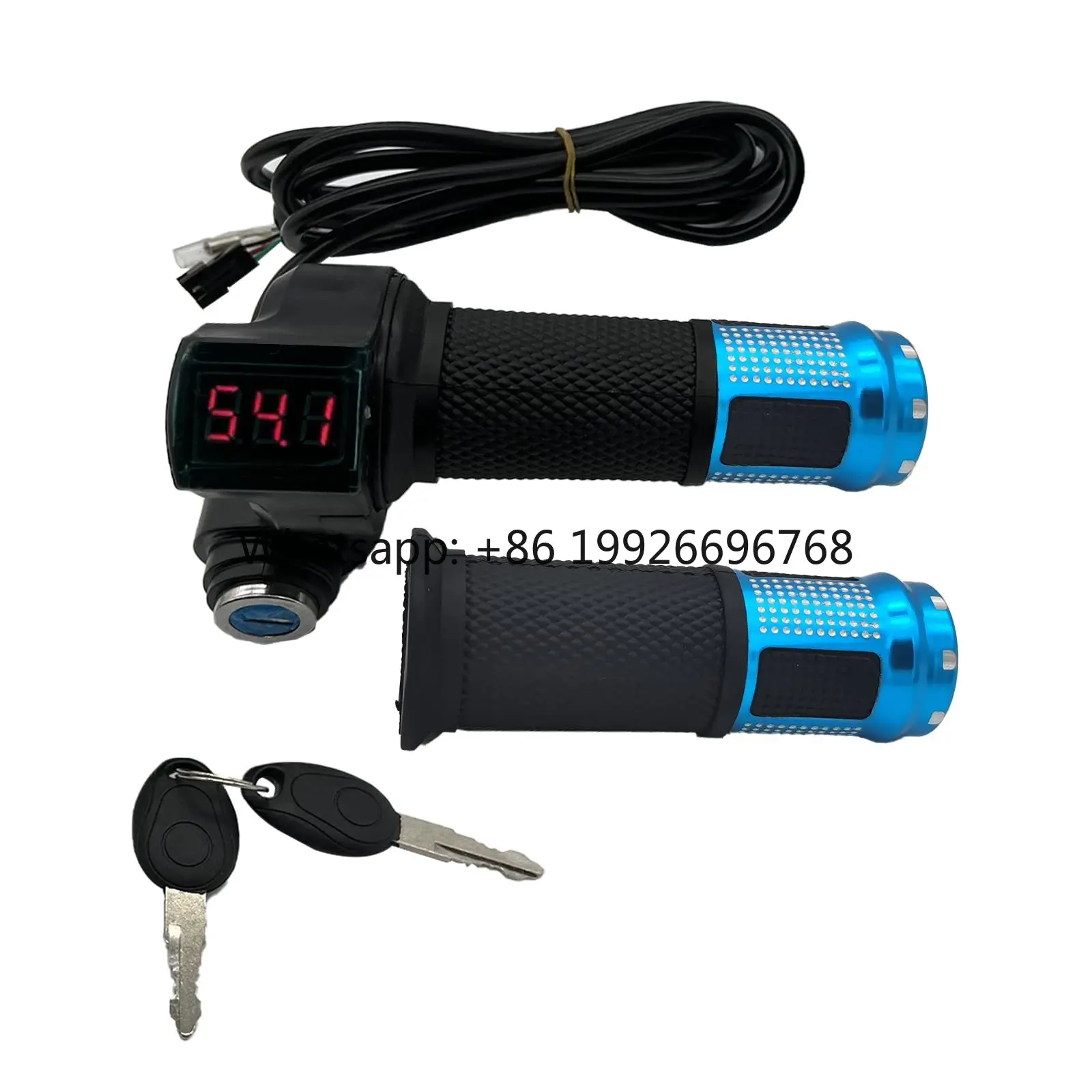 Зеленый цифровой дисплей на рукоятке газа, акселератор, аксессуар для комфортного катания на скутере
Зеленый цифровой дисплей на рукоятке газа, акселератор, аксессуар для комфортного катания на скутере