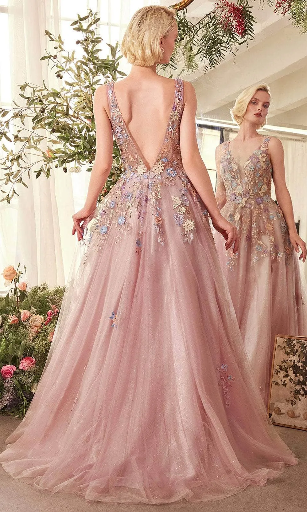 Heavy-duty floral embroidered evening gown, sheer deep V-neck, backless mesh skirt, graduation prom party dress
Heavy-duty floral embroidered evening gown, sheer deep V-neck, backless mesh skirt, graduation prom party dress