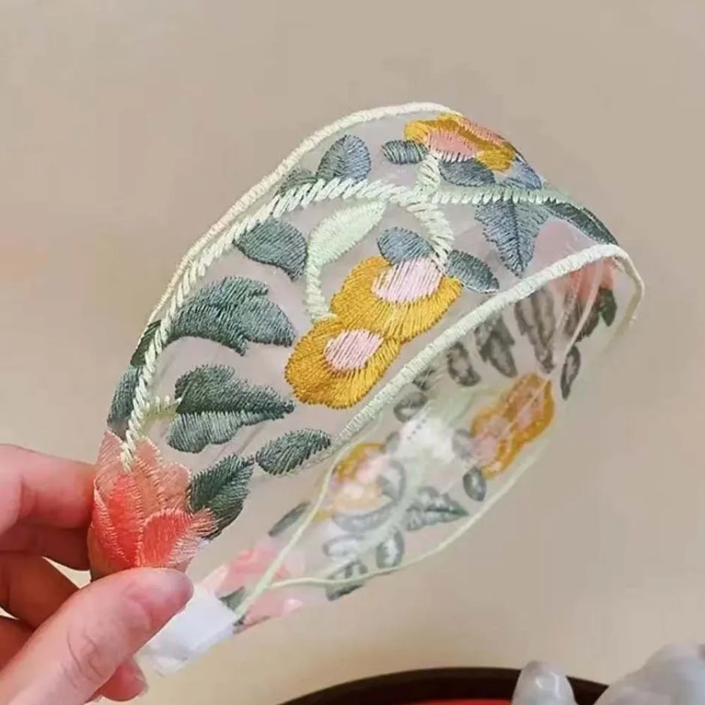 Non-slip Embroidered Floral Headband Breathable Wide-sided Pastoral Hair Hoop Soft-wrapped Lightweight Wide Brim Hairband Spring
Non-slip Embroidered Floral Headband Breathable Wide-sided Pastoral Hair Hoop Soft-wrapped Lightweight Wide Brim Hairband Spring