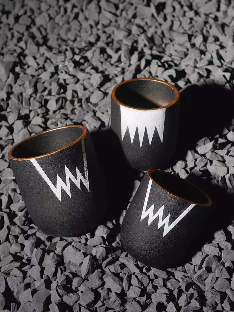 Japanese trendy root flower pot, wood bowl, agave lightning pattern personalized black cloth pattern ball plant round pot
Japanese trendy root flower pot, wood bowl, agave lightning pattern personalized black cloth pattern ball plant round pot