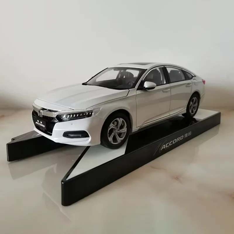1:18 Guangqi Honda 10-го поколения, новый Accord 2018-2023, литой под давлением сплав, статический дисплей, модель автомобиля, коллекционный подарок
1:18 Guangqi Honda 10-го поколения, новый Accord 2018-2023, литой под давлением сплав, статический дисплей, модель автомобиля, коллекционный подарок