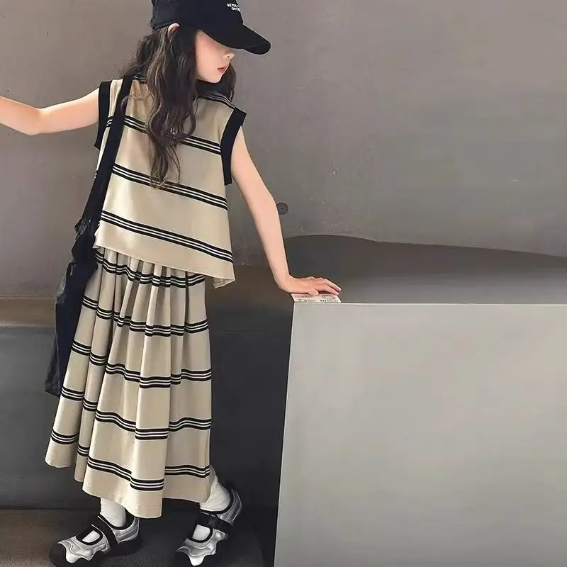 Girls' Striped Sleeveless T-shirt Suit 2025 Summer New Children's Korean Style Vest Wide Leg Pants 2-piece Set Youth Clothing
Girls' Striped Sleeveless T-shirt Suit 2025 Summer New Children's Korean Style Vest Wide Leg Pants 2-piece Set Youth Clothing