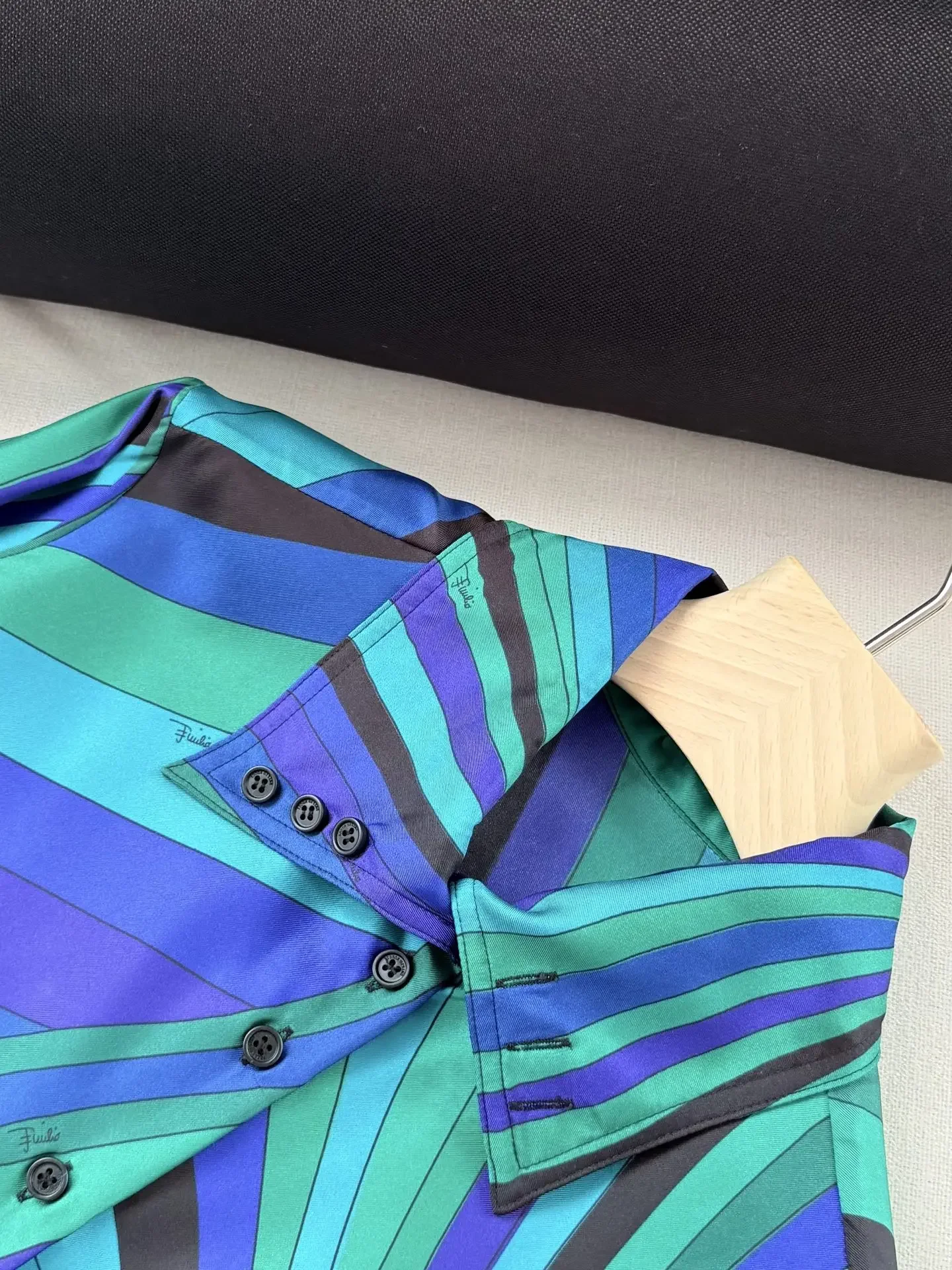 2026 ladies' summer leisure vacation heavyweight diagonal print psychedelic 100% silk shirt+wide leg pants set
2026 ladies' summer leisure vacation heavyweight diagonal print psychedelic 100% silk shirt+wide leg pants set