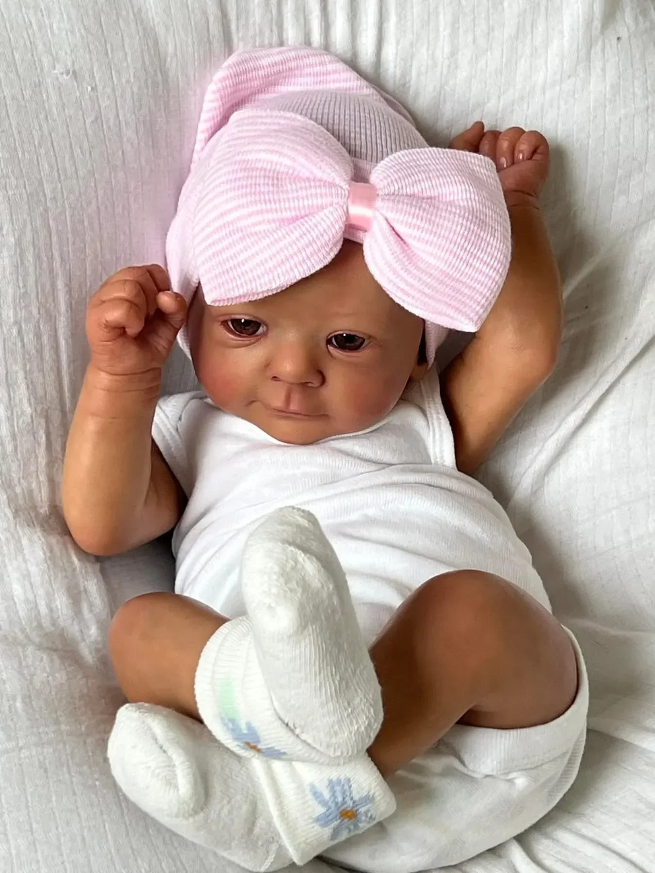 18inch Felicia Dark Skin Soft Cloth Body Reborn Baby Doll Lifelike Soft Touch Newborn 3D Skin Hand Draw Hair
18inch Felicia Dark Skin Soft Cloth Body Reborn Baby Doll Lifelike Soft Touch Newborn 3D Skin Hand Draw Hair