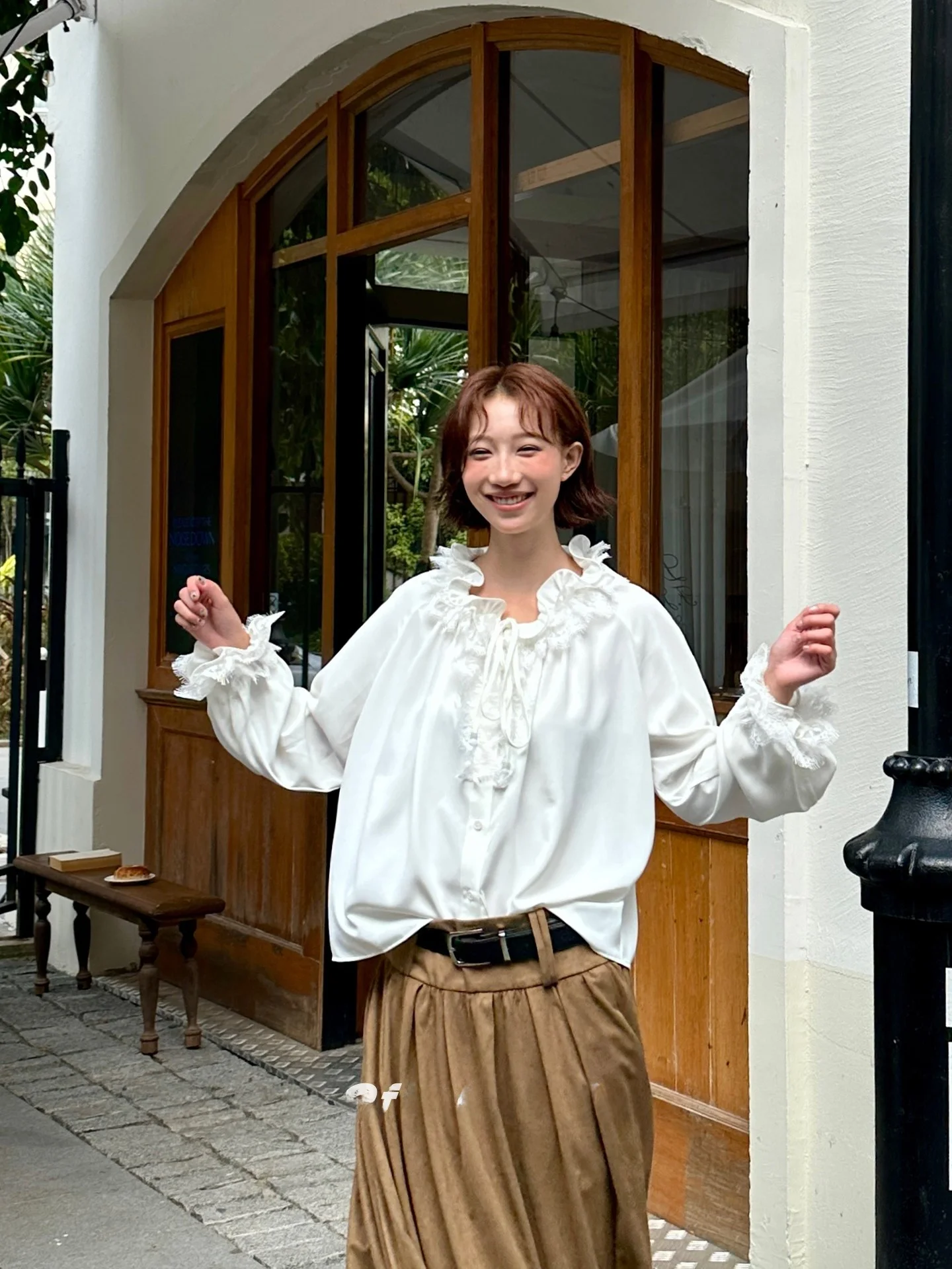 Белая кружевная блузка Ele для женщин с отделкой по низу, премиум-качество, осень-зима, новинка, в китайском дворцовом стиле
Белая кружевная блузка Ele для женщин с отделкой по низу, премиум-качество, осень-зима, новинка, в китайском дворцовом стиле