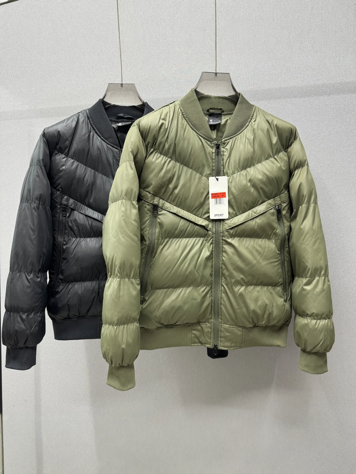 Легкая хлопковая куртка с воротником-стойкой, ветрозащитная, водонепроницаемая, дышащая, стильная, для мужчин и женщин, осень-зима, новинка
Легкая хлопковая куртка с воротником-стойкой, ветрозащитная, водонепроницаемая, дышащая, стильная, для мужчин и женщин, осень-зима, новинка