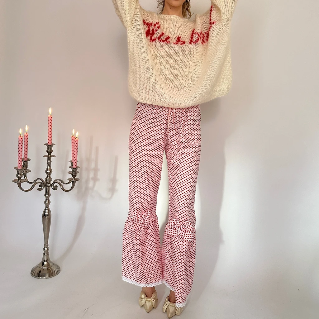 Women's y2k Sweatpants Aesthetic Heart Printed Bow Elastic Waist Ruffled Flared Pants Casual Pants Street Wear
Women's y2k Sweatpants Aesthetic Heart Printed Bow Elastic Waist Ruffled Flared Pants Casual Pants Street Wear
