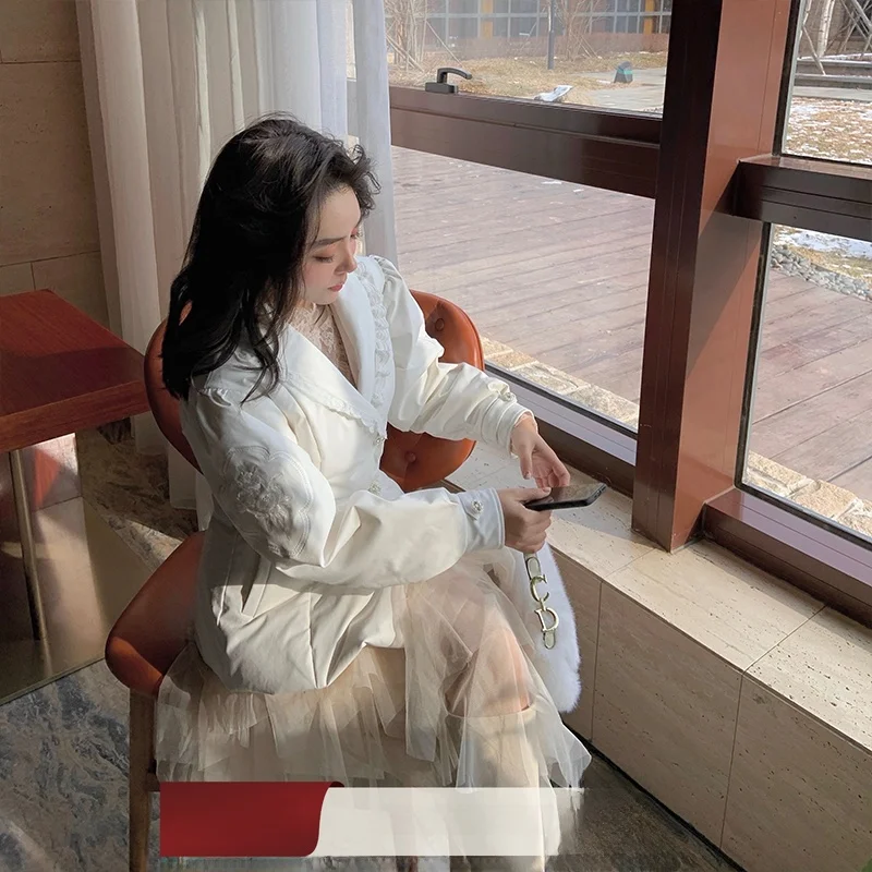 DoggyQin Slim Fit, тяжелый пуховик с вышивкой, новинка зимы 2020, белое стеганое пальто с перьями Du, модная женская одежда
DoggyQin Slim Fit, тяжелый пуховик с вышивкой, новинка зимы 2020, белое стеганое пальто с перьями Du, модная женская одежда