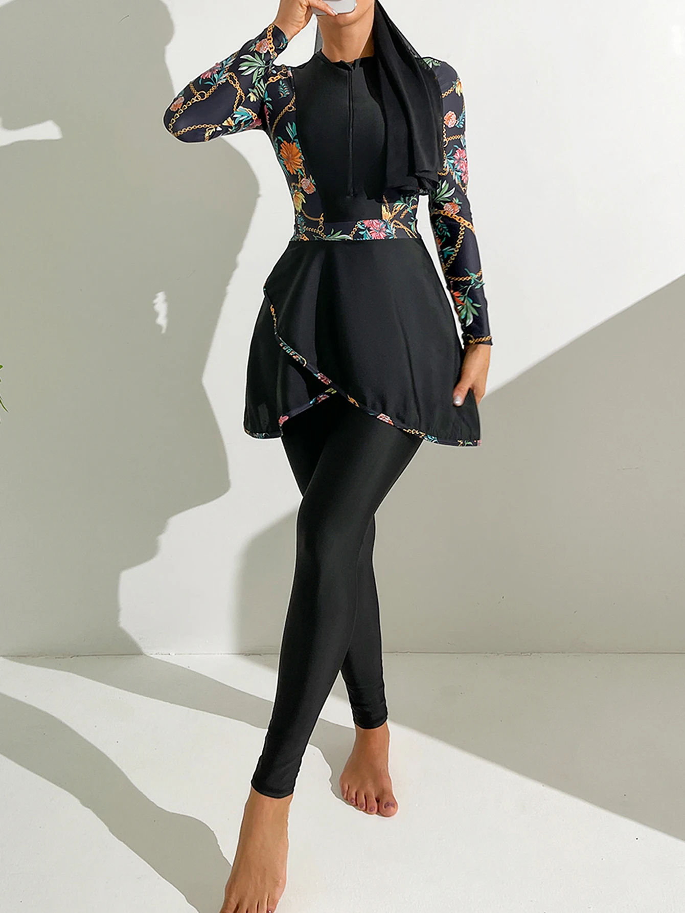4pcs New Burkini Femmes All-Cover Swimwear Long Sleeved Green Floral Arabia Beachear with Sarong and Hijab SPF50+ Divingsuit set
4pcs New Burkini Femmes All-Cover Swimwear Long Sleeved Green Floral Arabia Beachear with Sarong and Hijab SPF50+ Divingsuit set