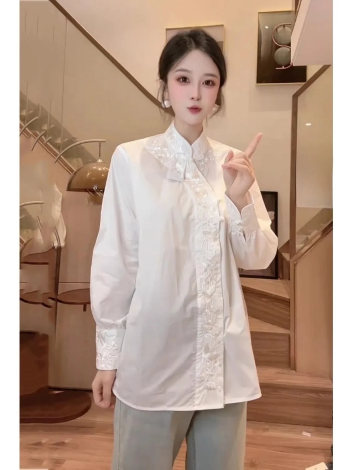 White Long Sleeve Women's Shirt Spring 2026 New Chinese Style Unique Beautiful National Style Shirt Loose Fit Lightweight But...
White Long Sleeve Women's Shirt Spring 2026 New Chinese Style Unique Beautiful National Style Shirt Loose Fit Lightweight But...