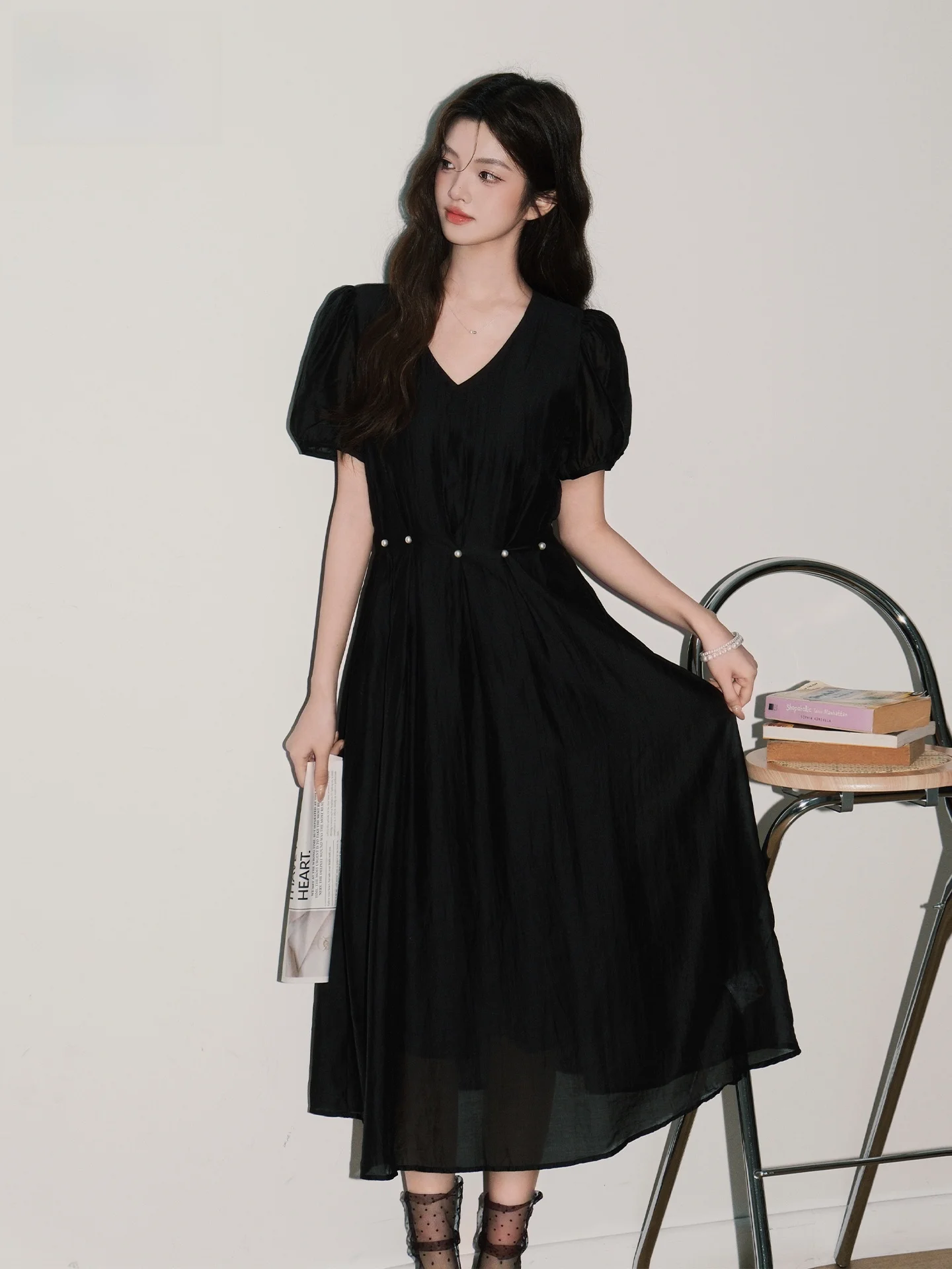Elegant Black V-Neck Short Sleeve Dress Women's Summer Slimming Long Dress Casual Style Gathered High Waist A-Line Skirt
Elegant Black V-Neck Short Sleeve Dress Women's Summer Slimming Long Dress Casual Style Gathered High Waist A-Line Skirt