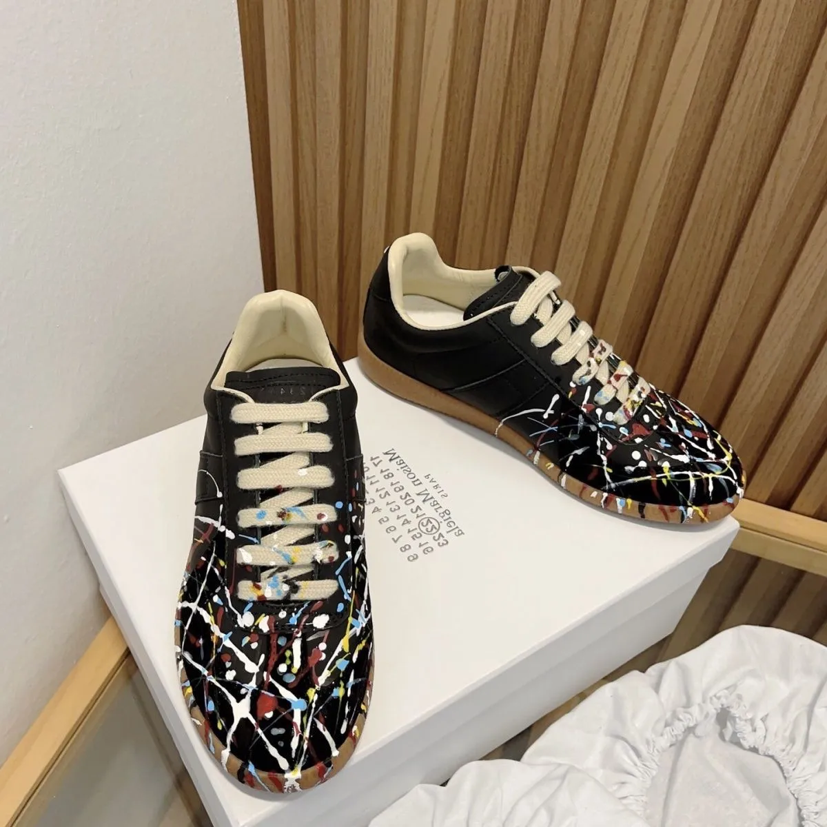 Unisex Retro Trainers for Couples, Black & White Graffiti Casual White Skate Shoes Ladies
Unisex Retro Trainers for Couples, Black & White Graffiti Casual White Skate Shoes Ladies